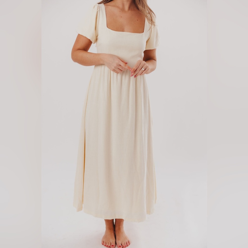 Puffed sleeves ivory dress